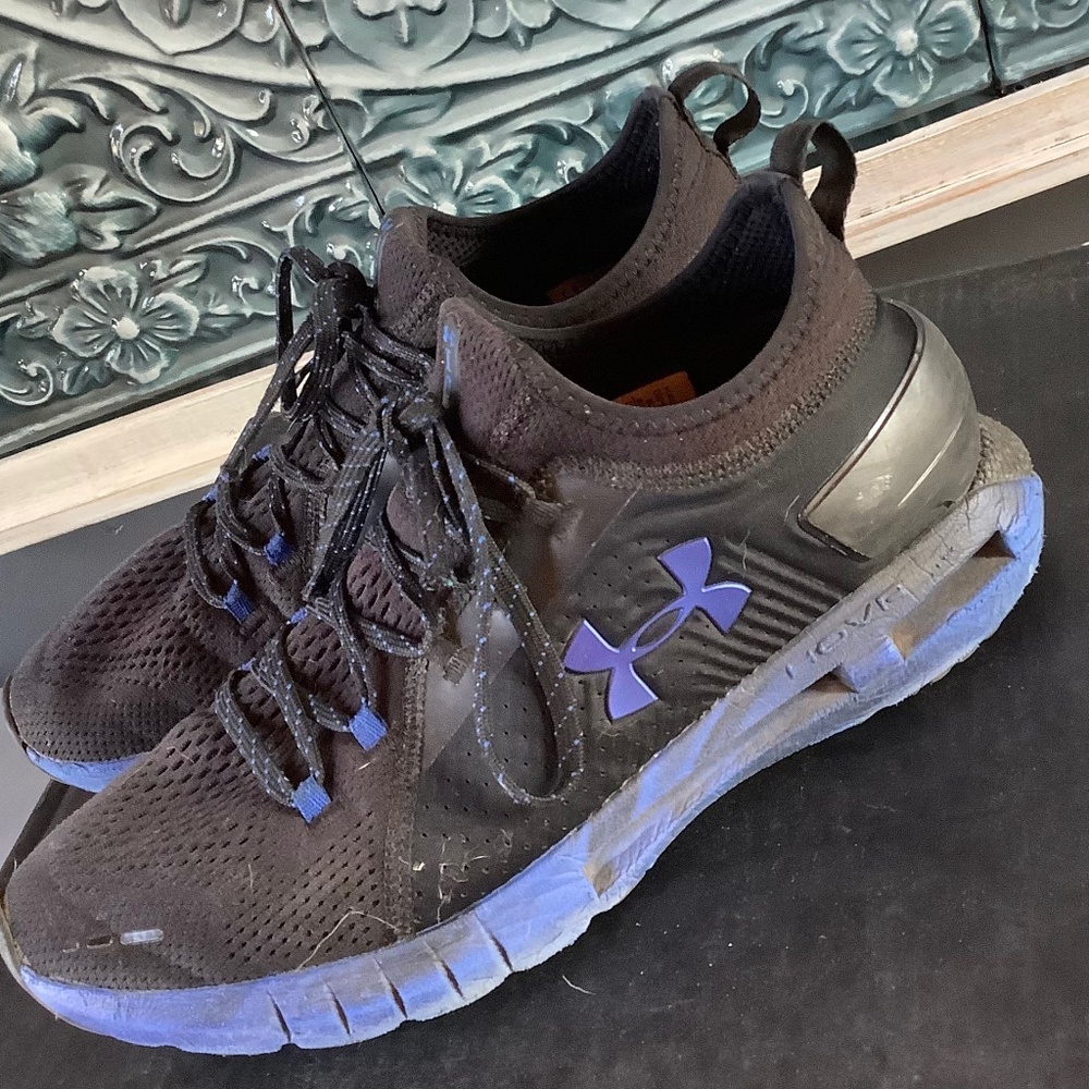 New Mens 9 Under Armour HOVR SHOES. WORE 2X. Like NEW!